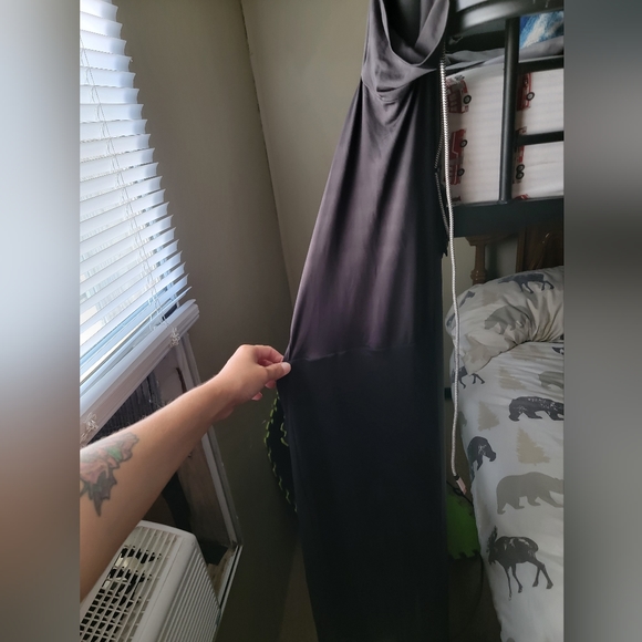 Dresses - Picture 2 of 4